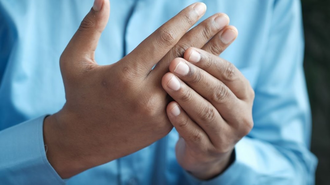 Resize hands blue shirt